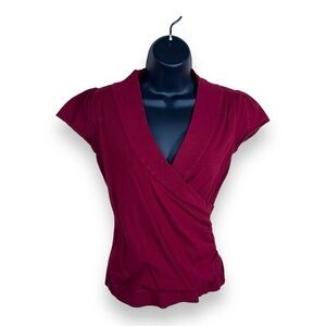 FITTED MAURICES RED KNIT TOP RETRO PINUP STRETCH MEDIUM VNECK